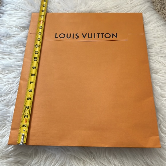 LV paper bag - Picture 3 of 5